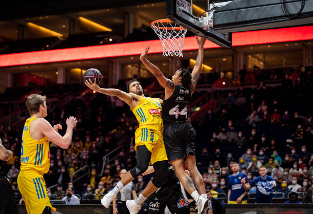 年轻中场 年轻中场